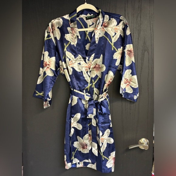 Floral Satin Robe Women’s Medium - Large - Picture 3 of 4